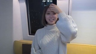 【騷狐狸巡街】「隨便聊一會兒嘛～我沒有男朋友…」下午溜達公園勾引路人，一勾一個準，找空地做愛，爆操到潮噴…